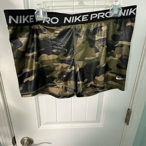 Nike Pro Dri-FIT Shorts in Black and Tan